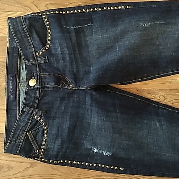 Rock & Republic Studded Kasandra Distressed Jeans. Size 4 - Picture 3 of 10